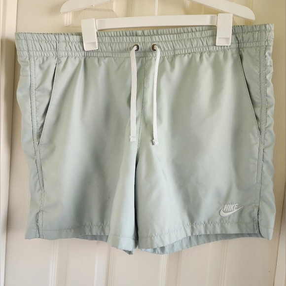 Nike Sportswear Men's Woven Flow Shorts Mint Green Size M AR2382-321 - Picture 1 of 7